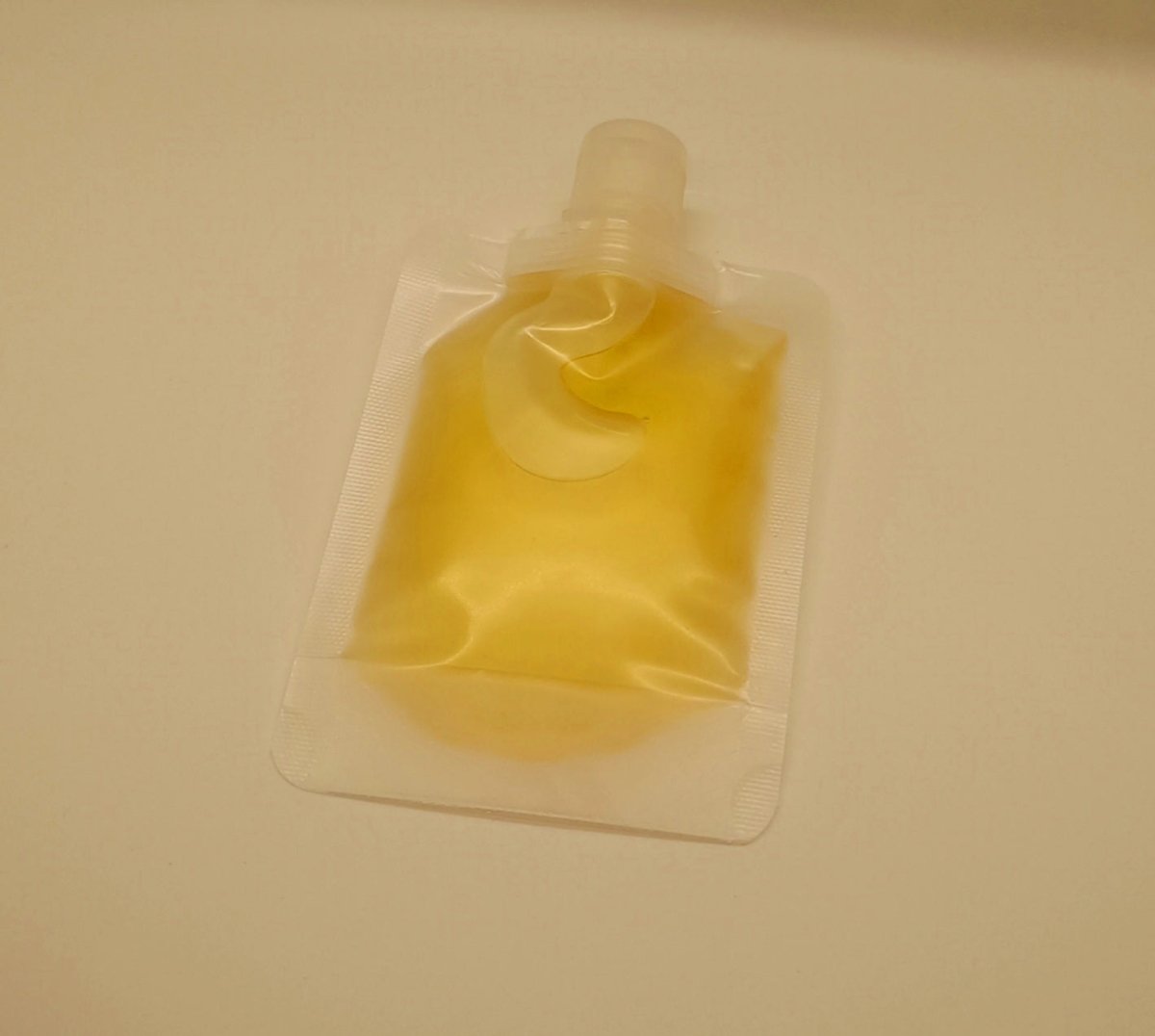Huile démaquillante et nettoyante peau grasse dans un flacon en verre givré avec pipette noire - Dado Cosmetics