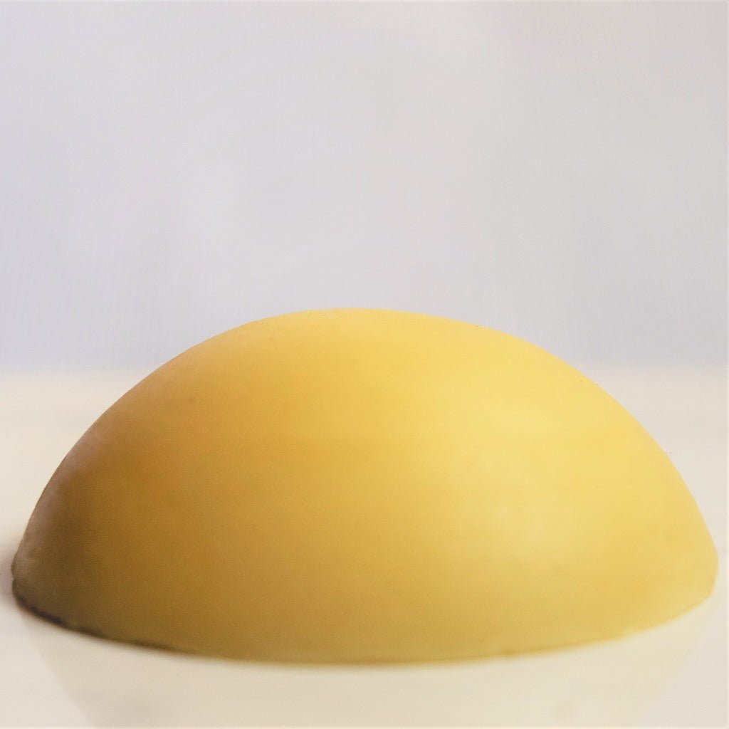 Baume réparateur mains à l&#39;hibiscus et au beurre de mangue, en forme de demi-sphère - Dado Cosmetics